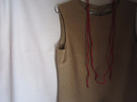 紅赤　小さな実のかぎ針編みネックレス 1枚目の画像