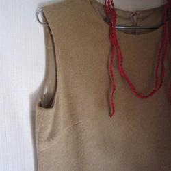 紅赤　小さな実のかぎ針編みネックレス 2枚目の画像