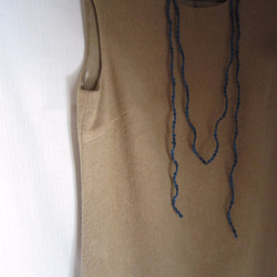 青　小さな実のかぎ針編みネックレス 1枚目の画像