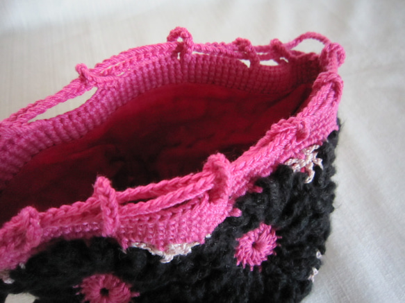 黒とピンクのモチーフ巾着 1枚目の画像