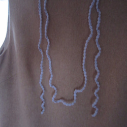ブルーグレー　小さな実のかぎ針編みネックレス 2枚目の画像