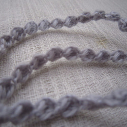 ブルーグレー　小さな実のかぎ針編みネックレス 4枚目の画像