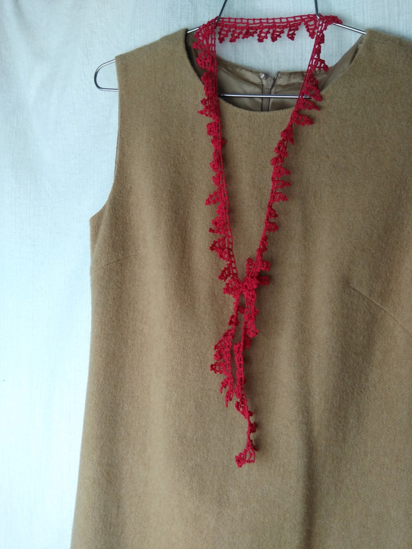 赤　もみの木のかぎ針編みネックレス 1枚目の画像