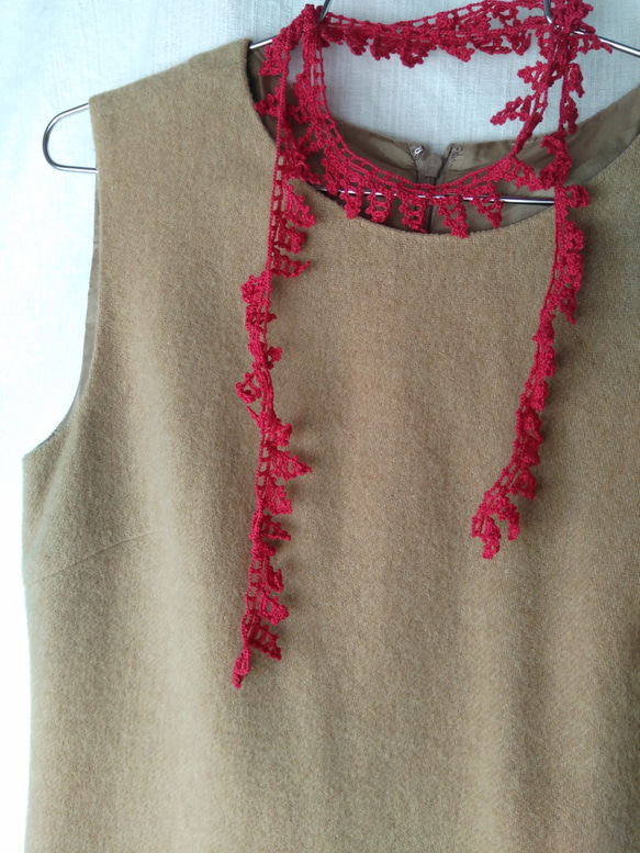 赤　もみの木のかぎ針編みネックレス 3枚目の画像