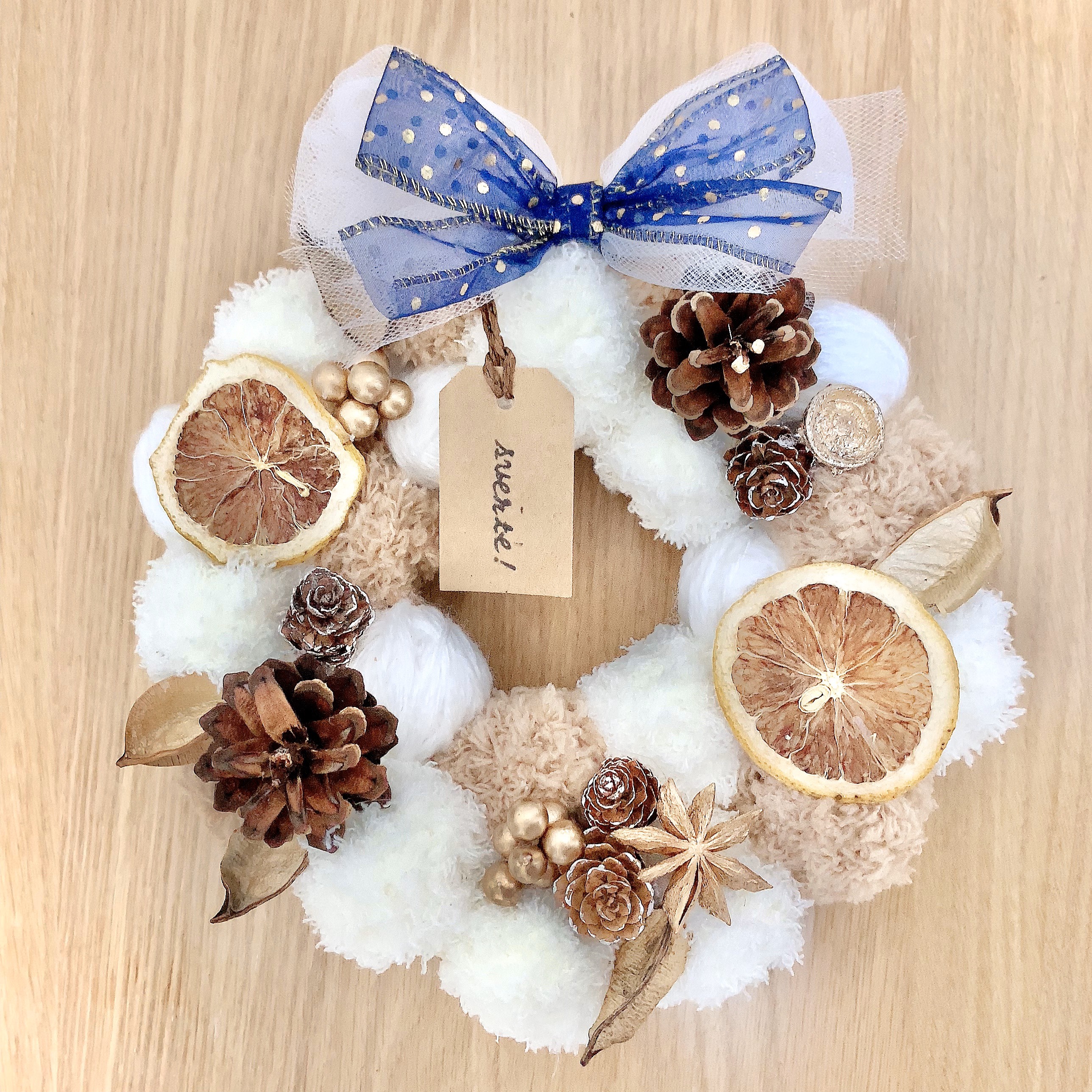 毛糸とリボン装飾 クリスマスリース