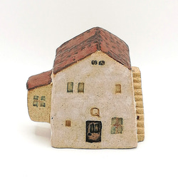 2階に出っ張り小部屋のある、レンガ色の屋根の陶のおうち(No.Q205) 5枚目の画像
