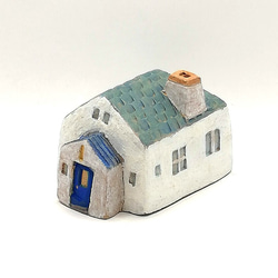 羽）青いドアと煙突のある青緑色の屋根のおうち/オプションフラッグ付き（No.209I） 3枚目の画像