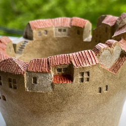 アーチの上にも小部屋がある＊煉瓦色の屋根のヨーロッパの田舎町風の植木鉢タウン/深型（No.2106 F）オーブン陶土製 8枚目の画像
