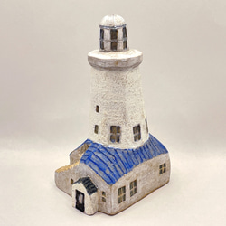 海からの風を感じる＊コバルトブルーの屋根が映える外階段付きの灯台(No.2107G)フラッグ付き 2枚目の画像