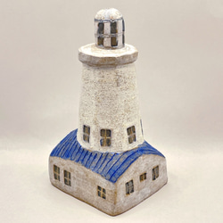 海からの風を感じる＊コバルトブルーの屋根が映える外階段付きの灯台(No.2107G)フラッグ付き 3枚目の画像