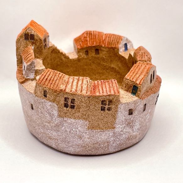 煉瓦色の屋根に白い壁が映えるヨーロッパの町並みをイメージした植木鉢タウン（No.2107 B）オーブン陶土製 4枚目の画像