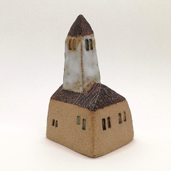 白い塔のあるレンガ色の陶の教会(No.C205) 2枚目の画像