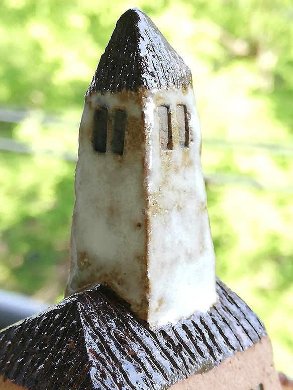 白い塔のあるレンガ色の陶の教会(No.C205) 9枚目の画像