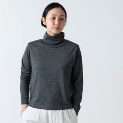 【再入荷】ウォッシャブルウールタートルネック / チャコール / HANDROOM WOMEN'S 1枚目の画像