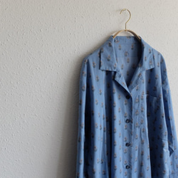 木間服装製作 / longshirt flower lightblue / unisex 1size / ロングシャツ 3枚目の画像