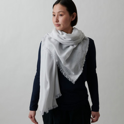 【new】enrica cottonsilk scarf lightgrey / botanical dye 3枚目の画像