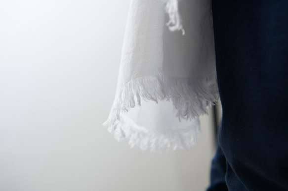 [新]恩里卡棉絲圍巾淺灰色/植物染料 第6張的照片