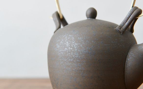 [補貨] 黃銅弦茶壺 Yakijime 第4張的照片