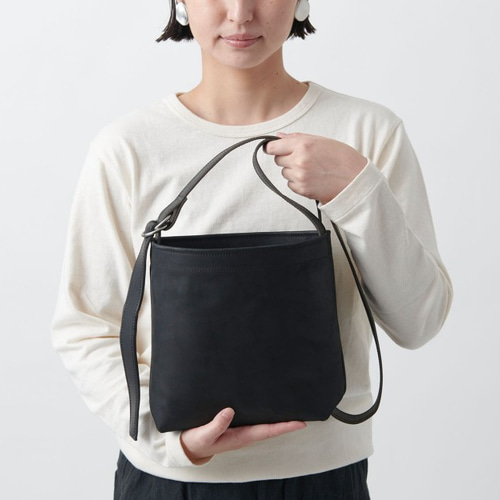 再入荷】レザーショルダーバッグ black <S> ショルダーバッグ 再入荷】レザーショルダーバッグ black <S> ショルダーバッグ