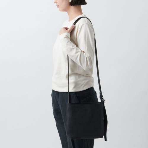 世界の 再入荷】レザーショルダーバッグ black ＜S＞ ショルダーバッグ バッグ