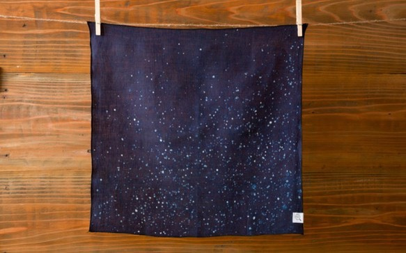 【再入荷】本藍絞り染め　オーガニックリネンハンカチ（星空） 1枚目の画像