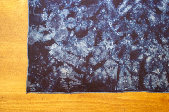 【meehanzooさま専用】本藍絞り染め　オーガニックリネンハンカチ（群雲：むらくも） 3枚目の画像