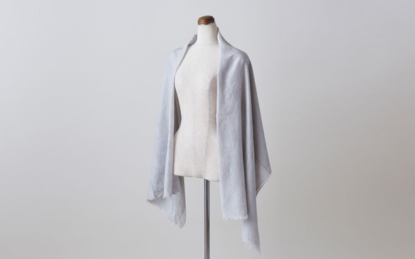 enrica cottonsilk scarf lightgrey / natural dye 7枚目の画像