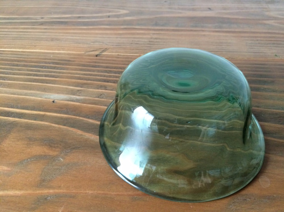 吹きガラスの小鉢（グリーン） 5枚目の画像
