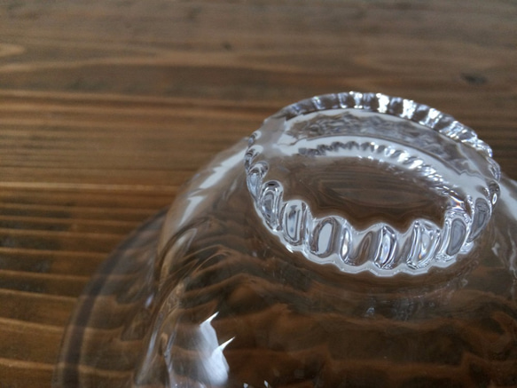 吹きガラスの台付き小鉢（クリア） 4枚目の画像