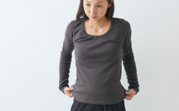 [補貨] yohaku 5 針長袖裁剪和縫製木炭 | 女士均碼 | 第1張的照片