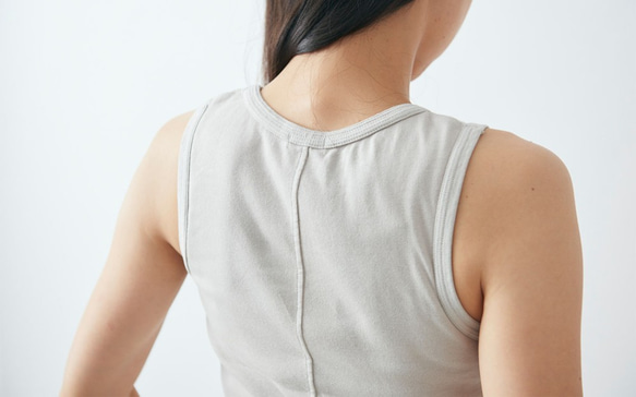 [補貨] yohaku 5針背心 | 淺灰色 | 女款均碼 第3張的照片