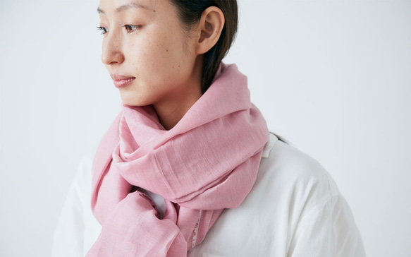 恩里卡棉絲綢圍巾玫瑰粉/植物染料 第4張的照片