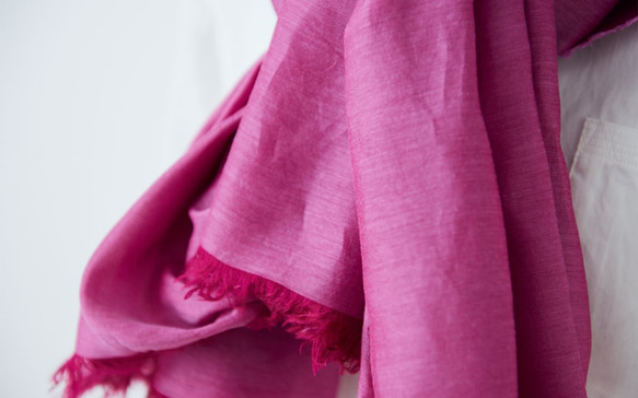 enrica cottonsilk scarf elderberry pink / botanical dye 4枚目の画像