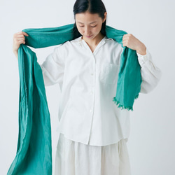 【再入荷】enrica cottonsilk scarf gardenia green / botanical dye 2枚目の画像