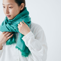 【再入荷】enrica cottonsilk scarf gardenia green / botanical dye 6枚目の画像