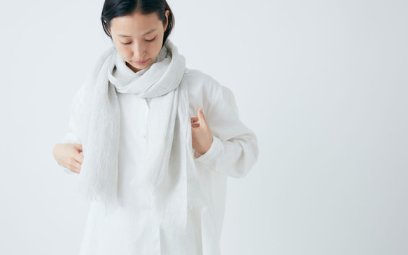 enrica linen scarf icegrey　リネンストールアイスグレー 3枚目の画像