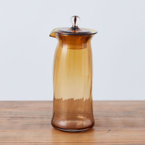 2026年4月お届け予定】吹きガラスの蓋付きピッチャー（ブラウン