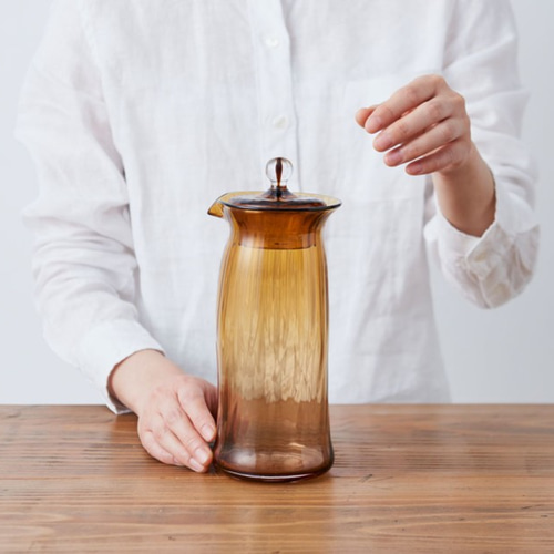 吹きガラスの蓋付きピッチャー（ブラウン） ポット・急須 PINT 通販