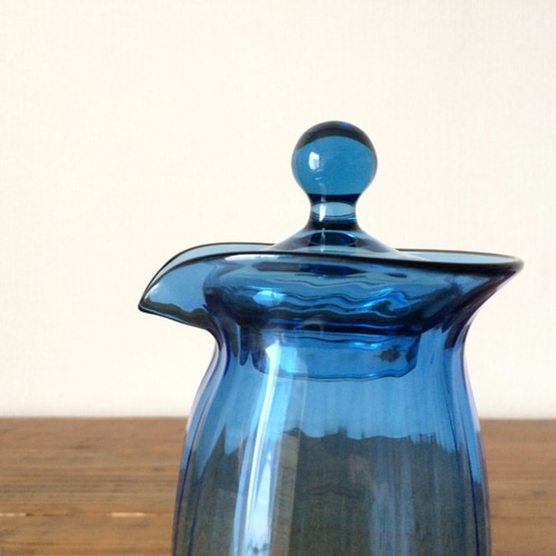 青色ガラス製ピッチャー Amazon | ガラス製水差し 青いガラス製ピッチャー 蓋とハンドル付き お