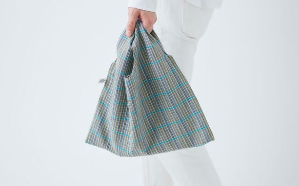 [作為庫存只出售]日本布手提包|近江上富|棉麻卡其色×藍色 第1張的照片