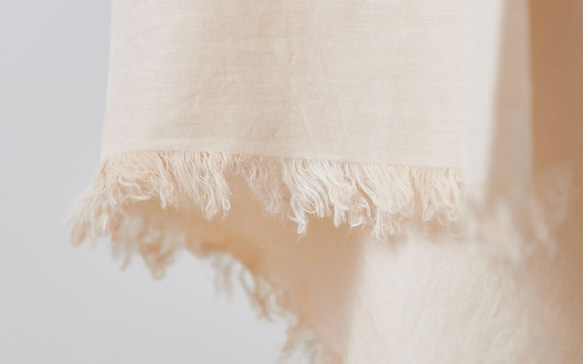 enrica cottonsilk圍巾米色/天然染料 第4張的照片