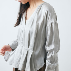 【送料無料】enrica silk blouse / ice grey (narural dye) 2枚目の画像