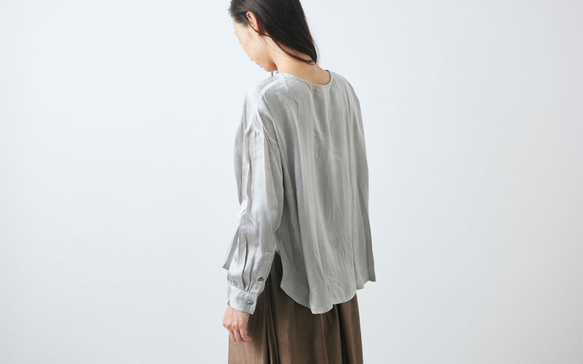 【送料無料】enrica silk blouse / ice grey (narural dye) 3枚目の画像