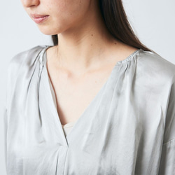 【送料無料】enrica silk blouse / ice grey (narural dye) 4枚目の画像