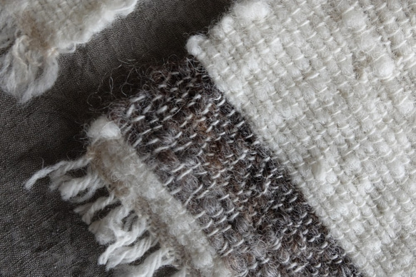 手紡ぎ手織りのウールコースター 3枚目の画像