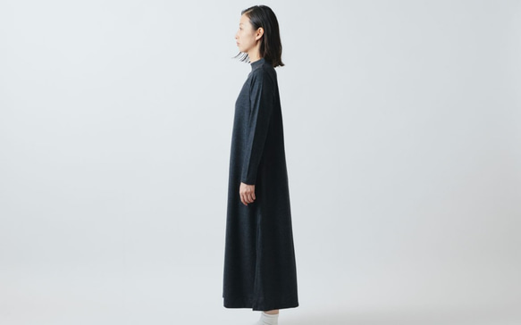 [補貨] HANDROOM 女式瓶頸連衣裙 / 木炭色 第3張的照片
