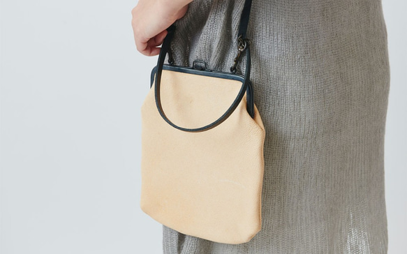 frame porch ＜熊革ヌメ・L＞ レザーショルダーポーチ ショルダー