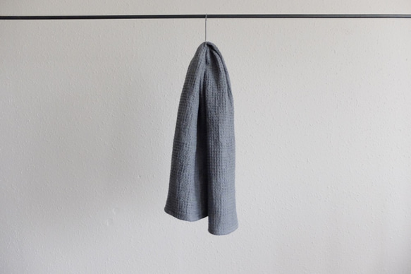 [補貨] 亞麻華夫格毛巾，藍灰色 第4張的照片