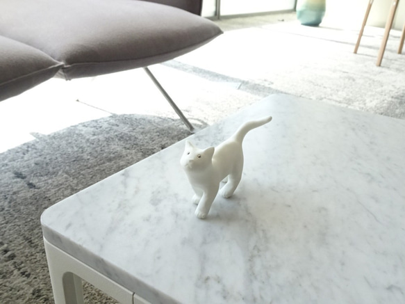 貓雕像：“你做了什麼？”樹脂樹脂修復劑。可愛的桌面內部。 第2張的照片