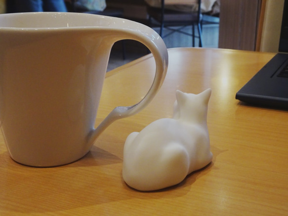 貓雕像：“你今天在做什麼？”一個可愛的桌面樹脂雕像。 第4張的照片